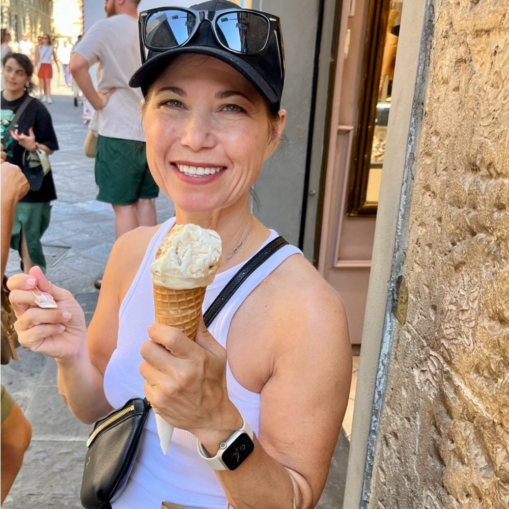 Meet your Posher, Crystal